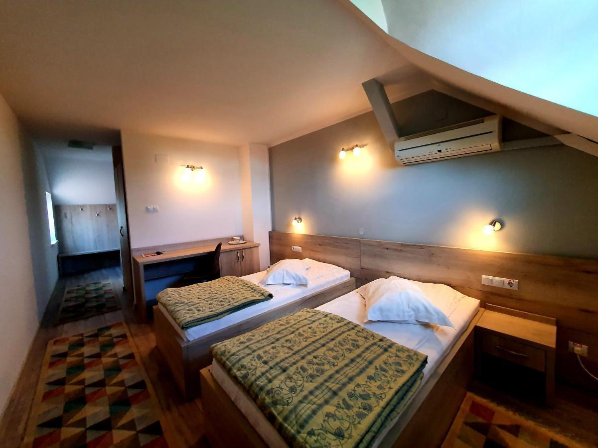 Kon Tiki Hotel Sibiu Exterior foto